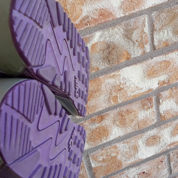 Women's Purple Nike Sneakers - Picture 4 of 6